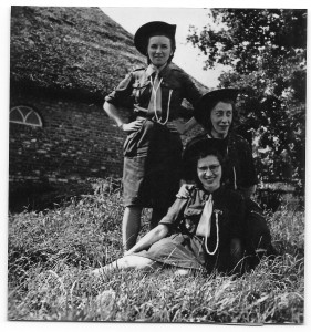 Gidsenleiding Fatimagroep tijdens zomerkamp, 1950