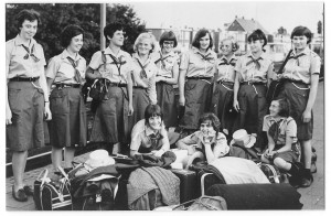 Pioniersters van de St. Elisabethgroep op station, op weg naar het Zwitserse Adelboden, 1965