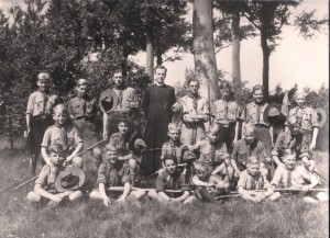 Verkenners M’Bagagroep tijdens zomerkamp, 1948