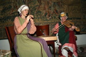 De dames van Wronghel en Wei bespelen ieder meerdere instrumenten en beschikken nog over een prima zangstem bovendien