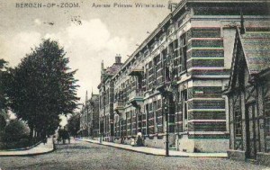 Avenue Prinses Wilhelmina met rechts het wachthuis voor de tram naar Tholen. 1913