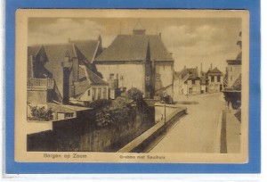 De Grebbe achter het spuihuis. Rechts is het begin van de Dubbelstraat te zien. Dit was het laatste open deel van de Grebbe en werd in de jaren '50 als laatste overkluisd.