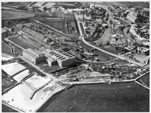 1926 De suikerindustrie; voorgrond: De Zeeland, rechts: opslagmagazijn (nu IRS) middenboven: spritusfabriek, rechtsboven achter Arsenaal: de Potasch v/h vd Linden