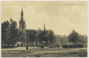 In 1914 is de weg naar Tholen nog niet voorzien van een rond middenplantsoen