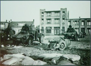 Achtergelaten Frans materieel aan de Glacisstraat mei 1940
