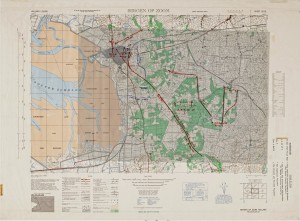 Een kaart uit 1944 met een transparant waarop de troepenbewegingen zijn aangegeven 