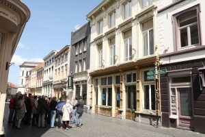 Hotel de Fortuin, de Gouden Leeuw, La Pidola, zijn niet meer. Het pand is weer zoals vierhonderd jaar terug deel van Grand hotel de Draak