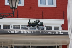 Dit locomotiefke komt oorspronkelijk uit de Zuivelstraat...