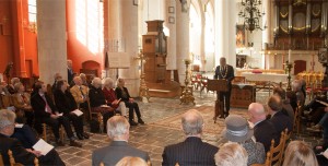 Burgemeester Frank Petter geeft het belang van de aanval aan, maar benadrukt tevens de noodzaak van verdraagzaamheid in de samenleving.