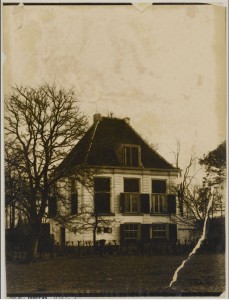 De villa Meilust zoals deze oorspronkelijk was gebouwd. Dit gebouw heeft plaats gemaakt voor een moderner gebouw eind 19e eeuw. MHC SMEG006