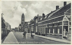 Rembrandtstraat; kerk van de H. Antonius Abt uit 1931, die in 1944 door de Duitsers zou worden vernield. SREM021